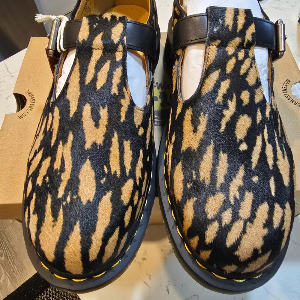 Dr. Martens T-Bar Shoe 32135526 Black Tan Hair-On Mens Sz 10 Leopard Print NEW - Picture 4 of 9